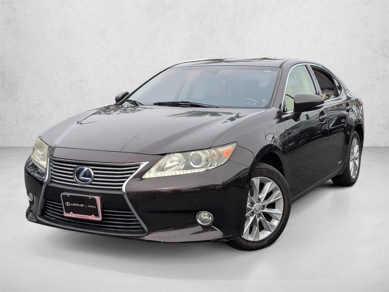 2013 Lexus ES 300h's photo