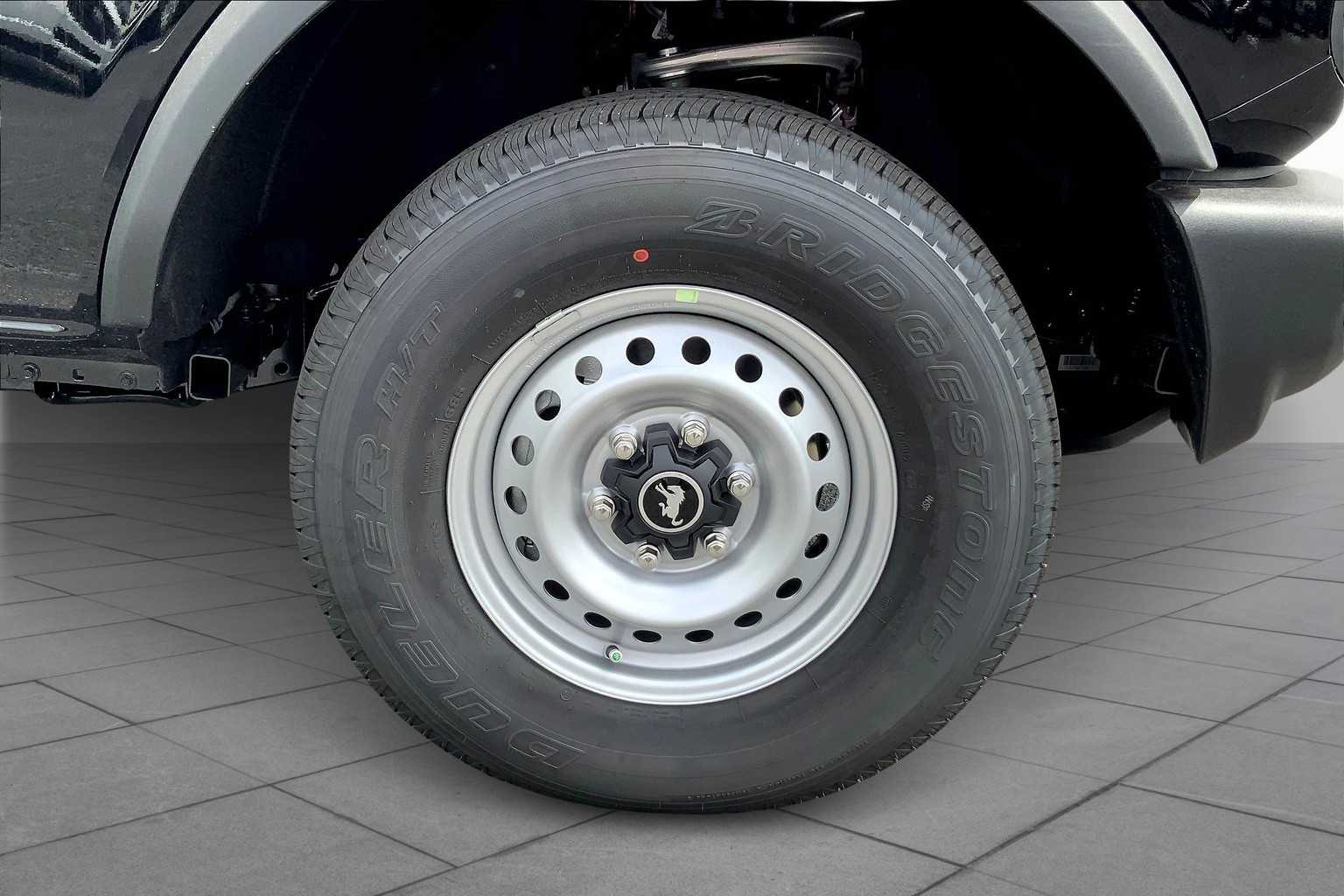 2025 Ford Bronco Base photo 12