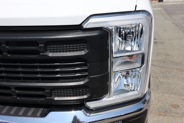 2024 Ford F-350 photo 9