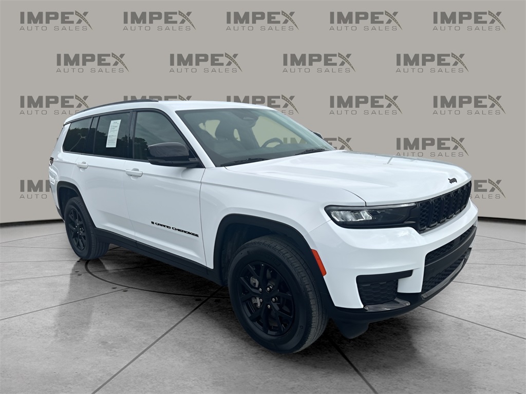 2024 Jeep Grand Cherokee Altitude photo 3