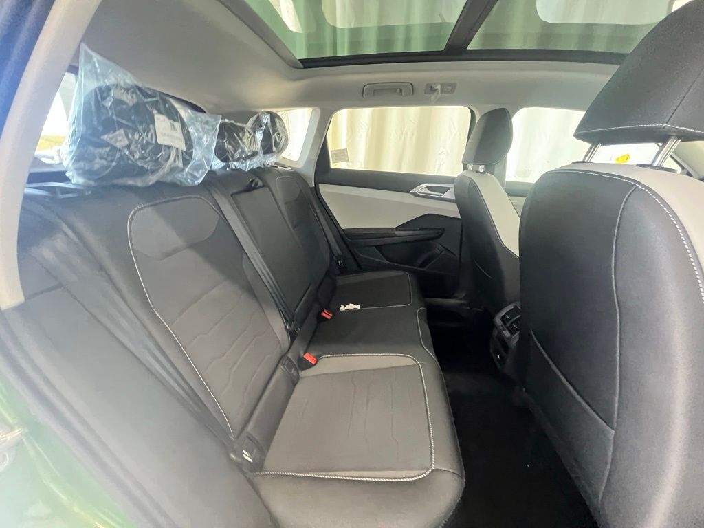 2025 Volkswagen Taos SE photo 21