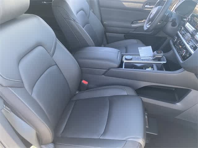 2025 Nissan Pathfinder SL photo 10