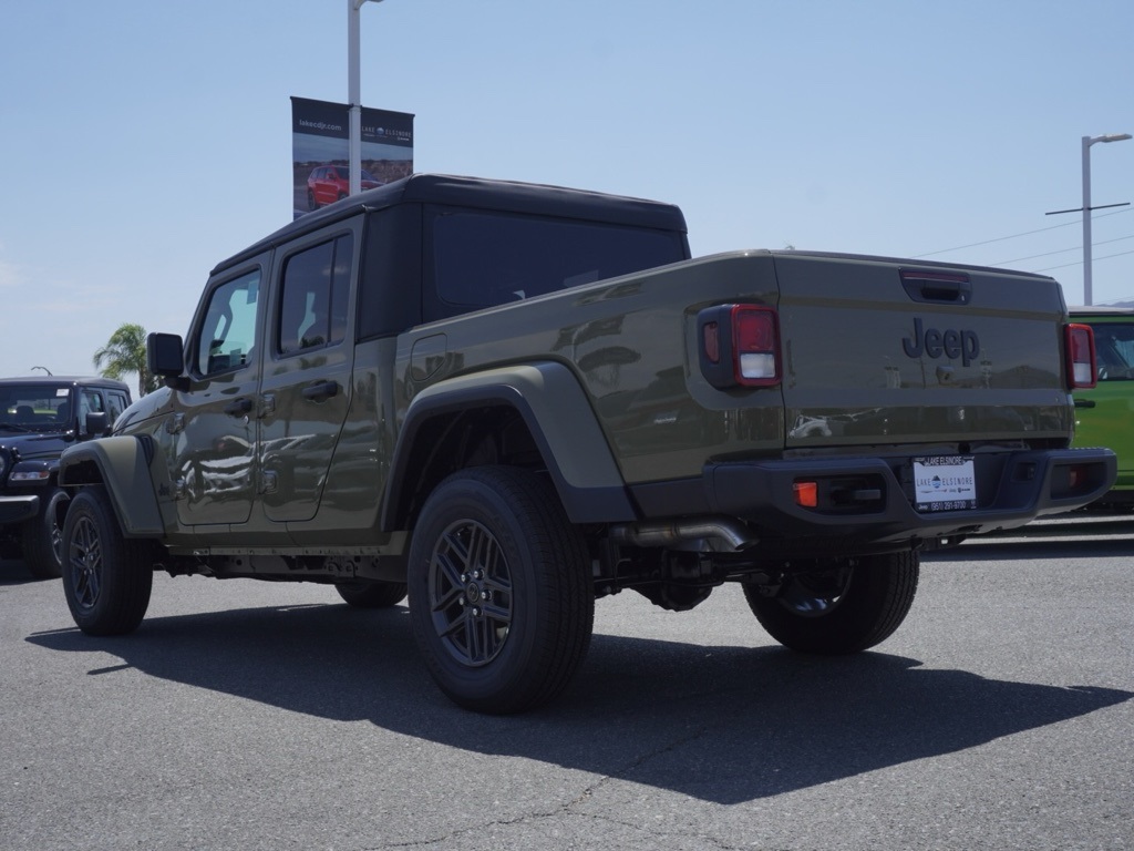 2025 Jeep Gladiator Sport photo 5