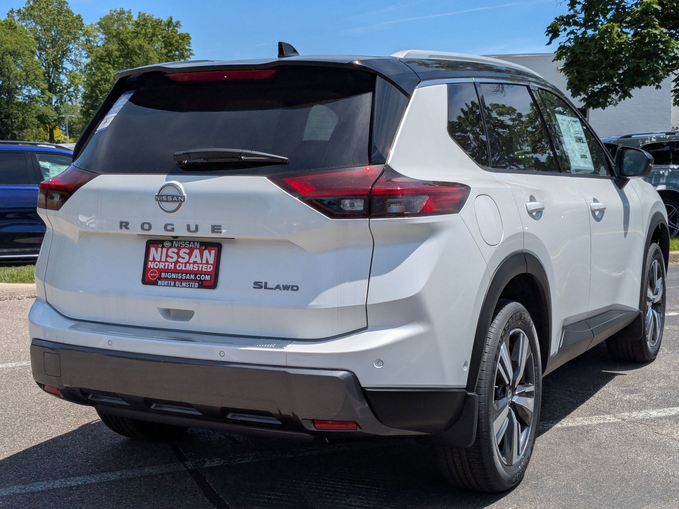 2025 Nissan Rogue SL photo 2