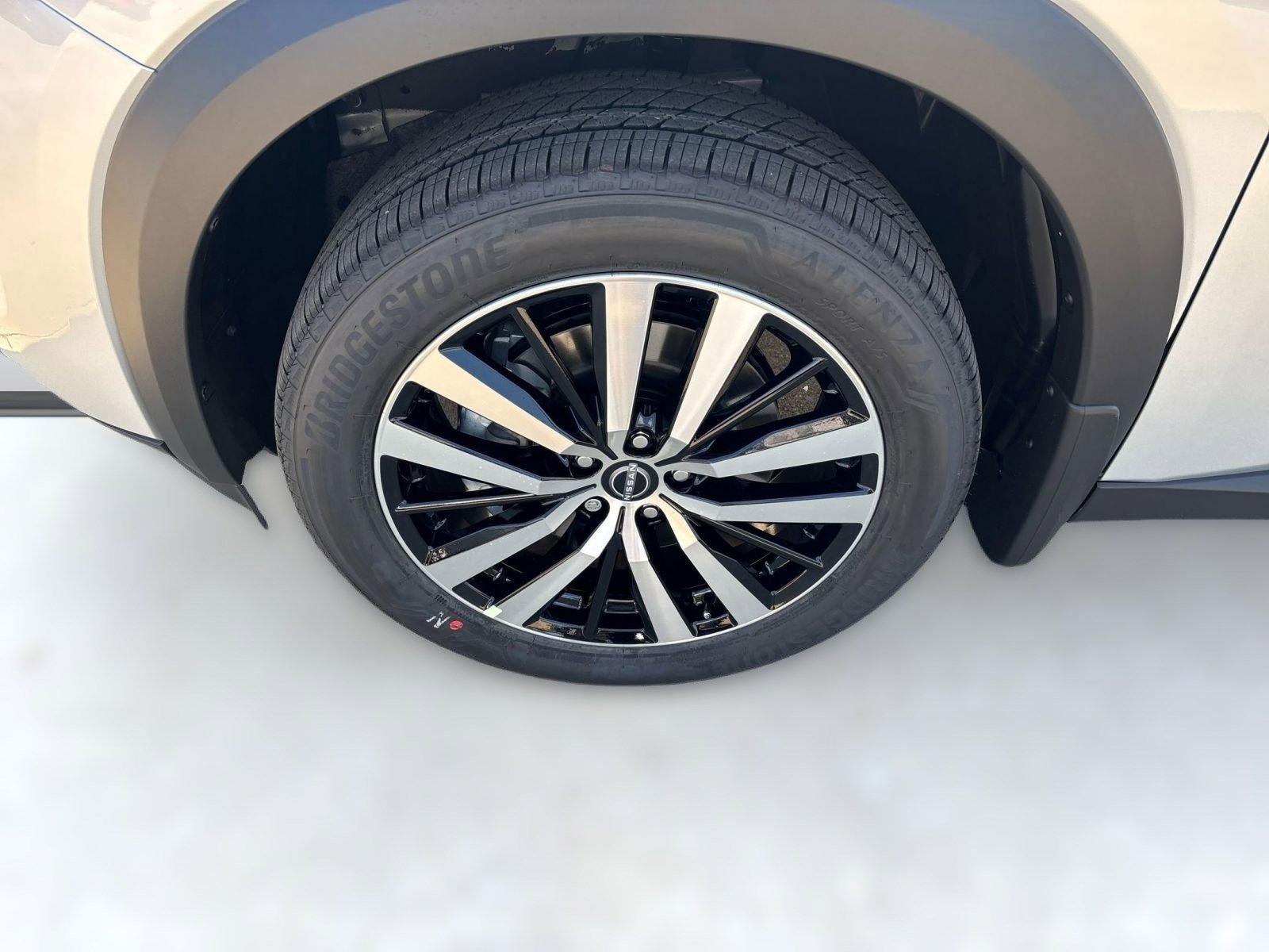 2025 Nissan Pathfinder Platinum photo 12