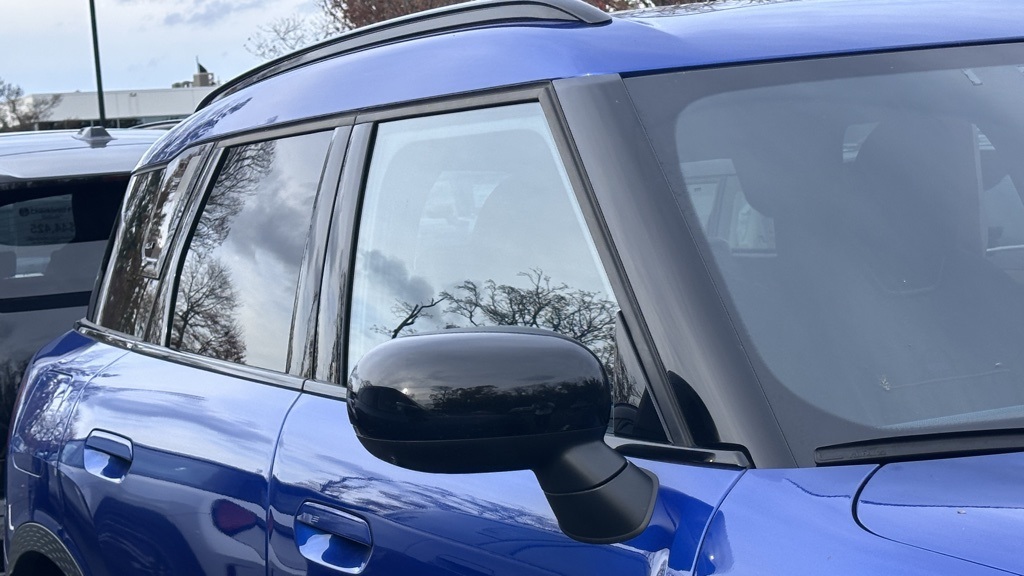 2025 Mini Cooper S Iconic photo 3