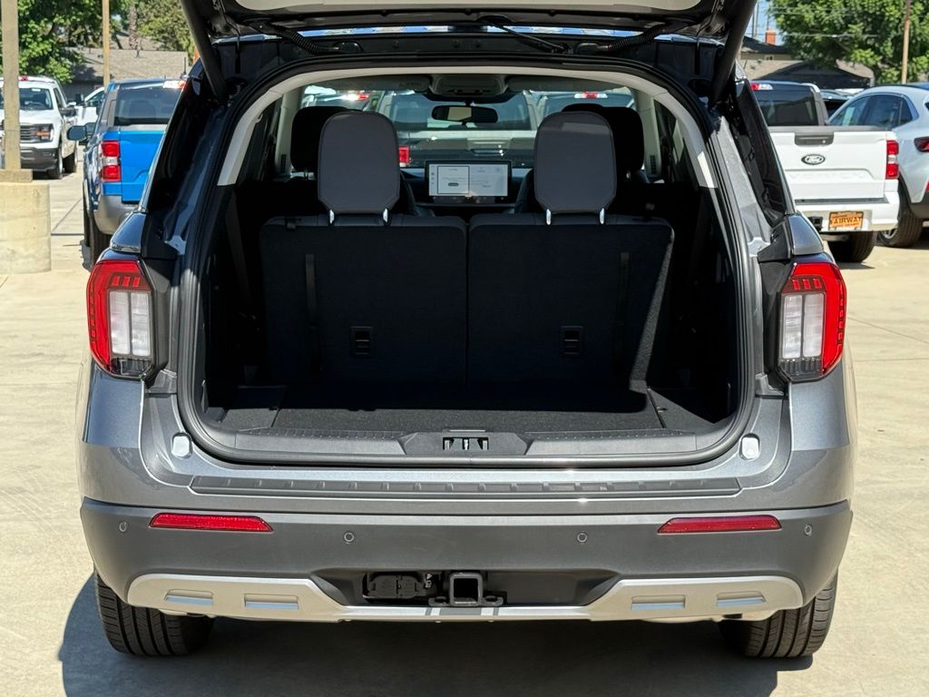 2025 Ford Explorer photo 15