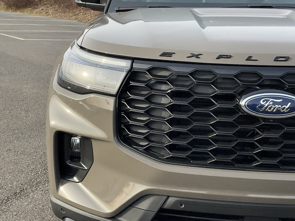 2026 Ford Explorer ST photo 2