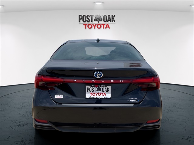 2022 Toyota Avalon Hybrid XLE Plus photo 6