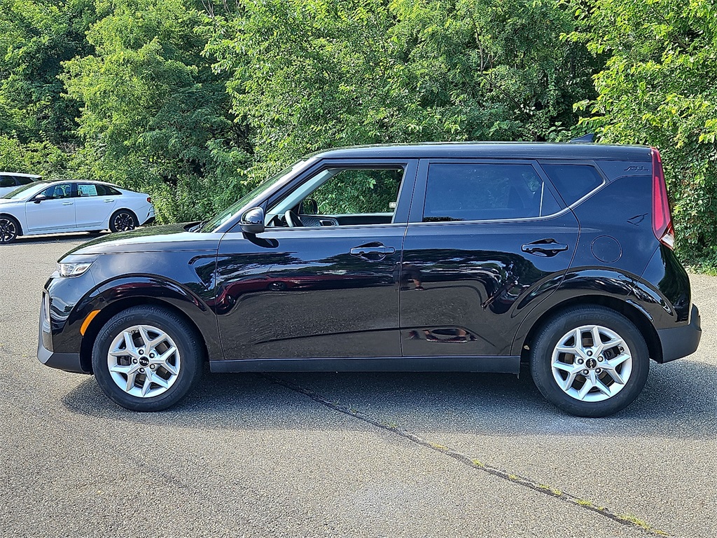 2022 Kia Soul LX photo 4