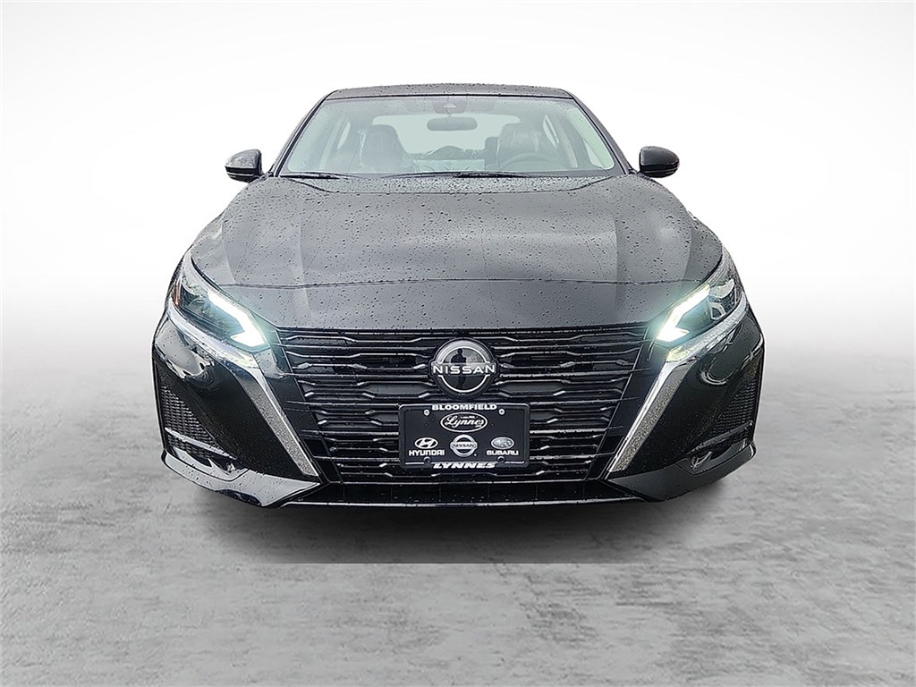 2025 Nissan Altima SL photo 2