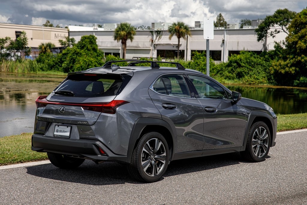 2019 Lexus UX 200 photo 3