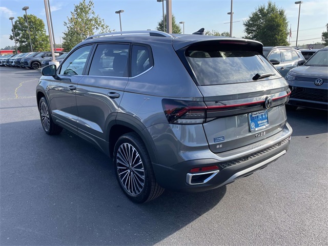 2025 Volkswagen Taos SE photo 4