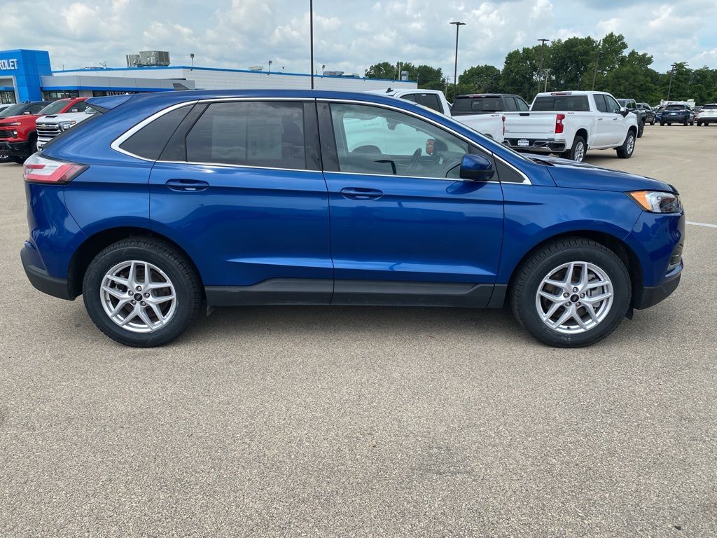 2024 Ford Edge SEL photo 2