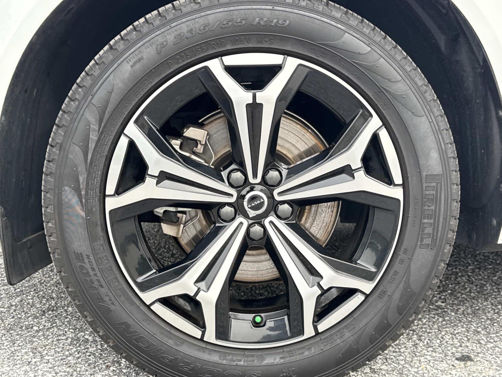 2022 Volvo XC60 Momentum photo 11