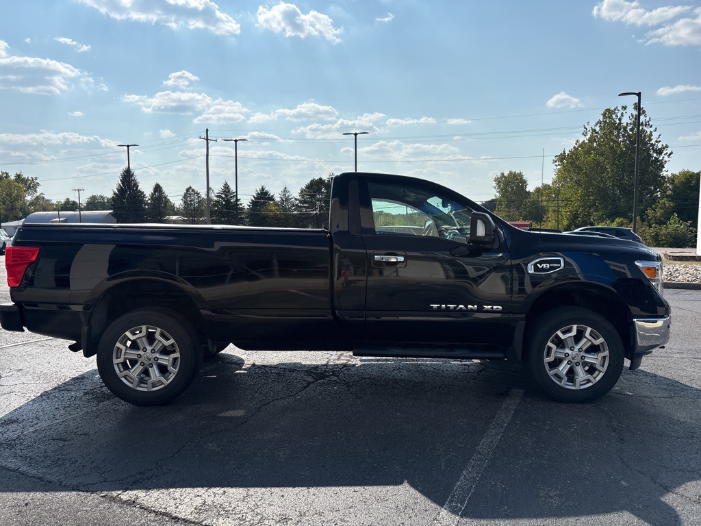 2017 Nissan Titan SV photo 5