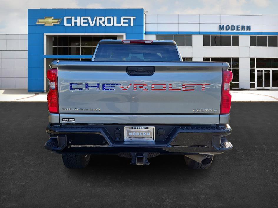 2025 Chevrolet Silverado 2500HD Custom photo 4