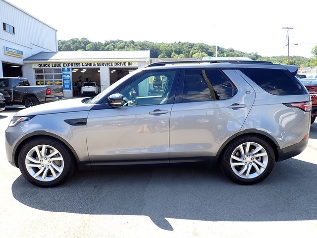 2020 Land Rover Discovery HSE photo 2