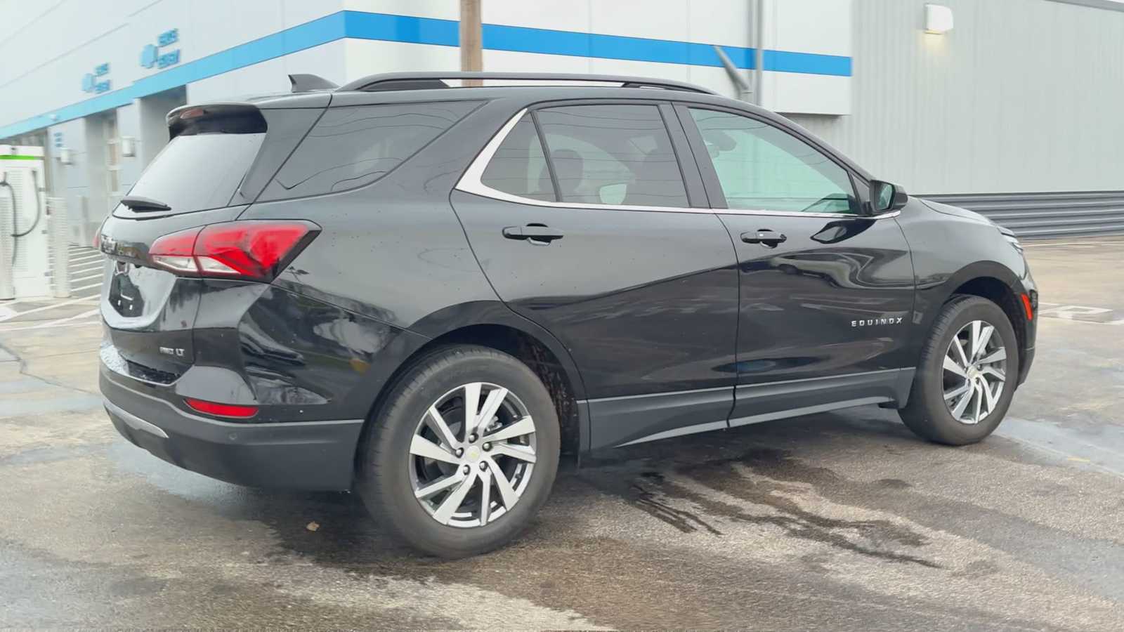 2023 Chevrolet Equinox LT photo 2