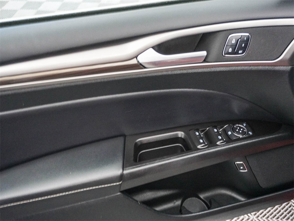 2017 Ford Fusion Energi SE photo 18