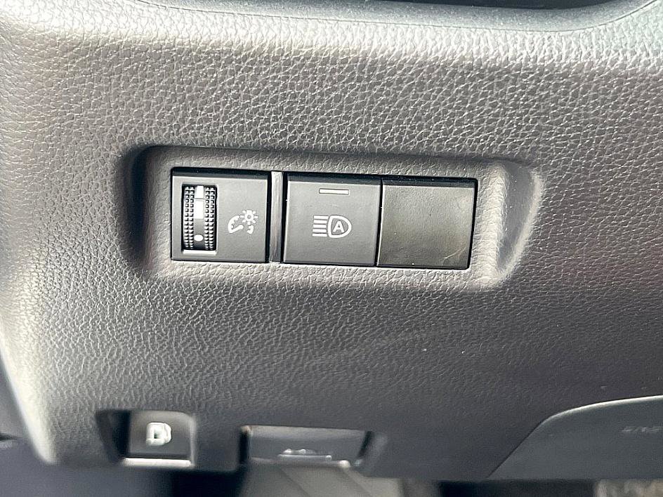 2024 Toyota RAV4 Hybrid XLE photo 19