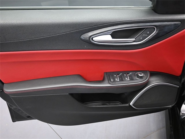 2020 Alfa Romeo Giulia photo 4