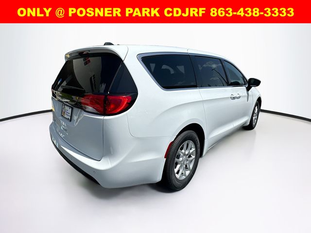 2025 Chrysler Voyager LX photo 5