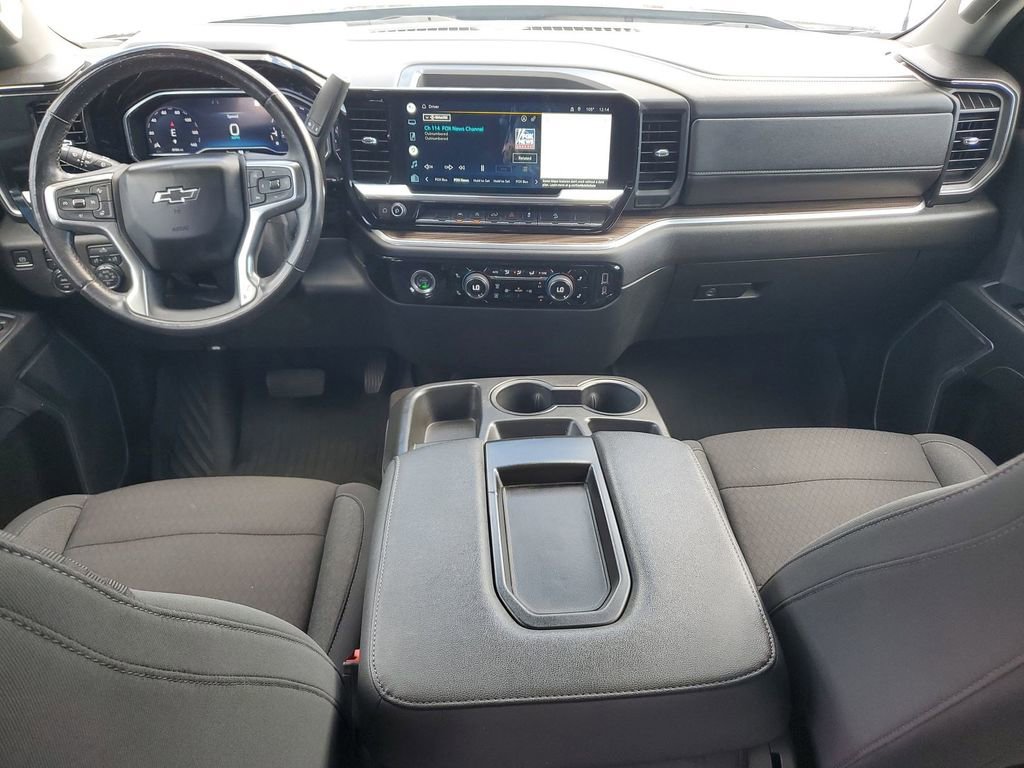 2022 Chevrolet Silverado RST photo 24