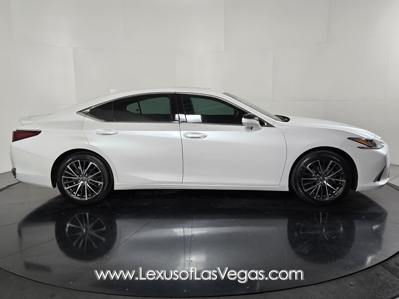 2025 Lexus ES 300h photo 3