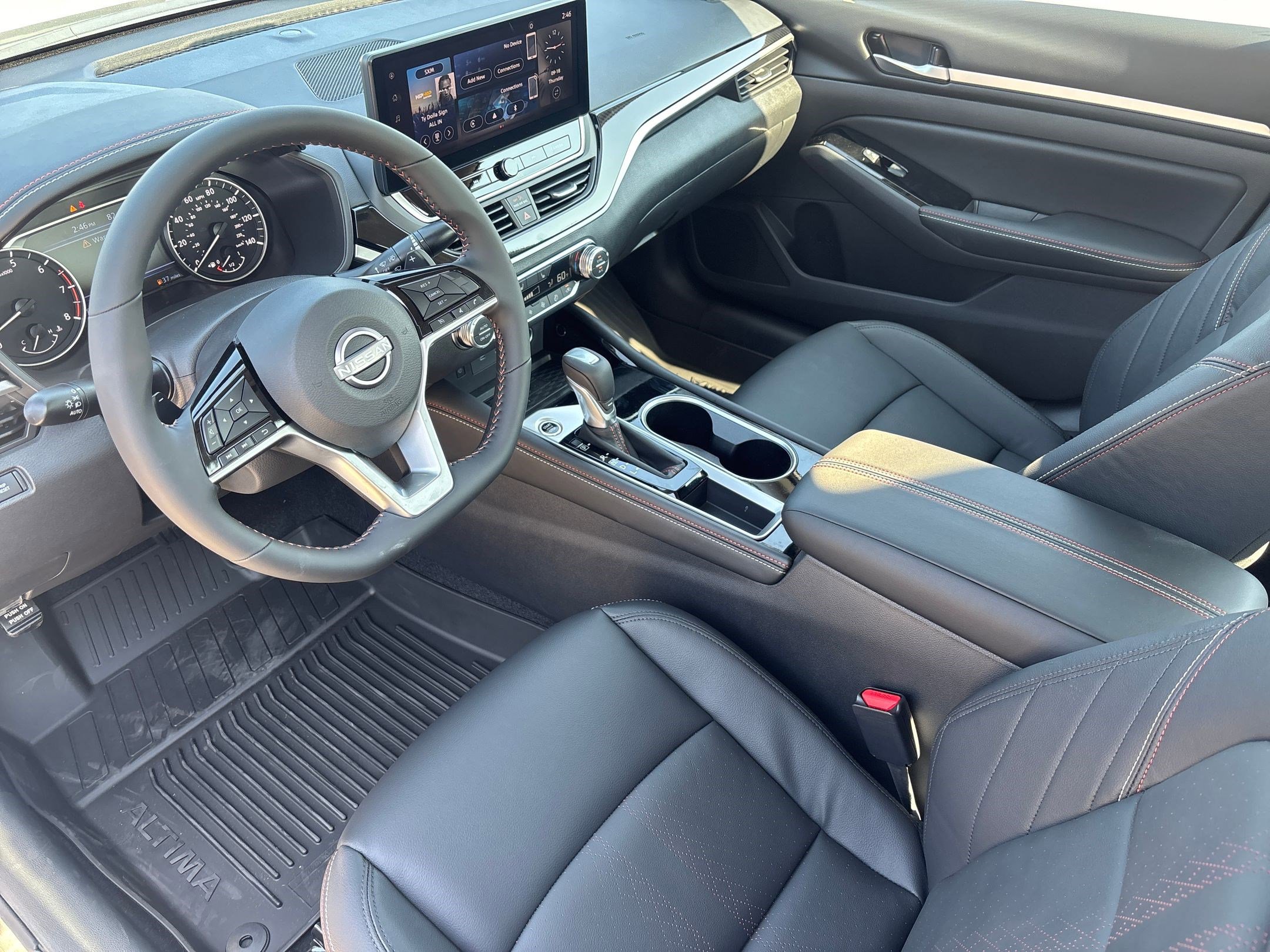 2025 Nissan Altima SR photo 4
