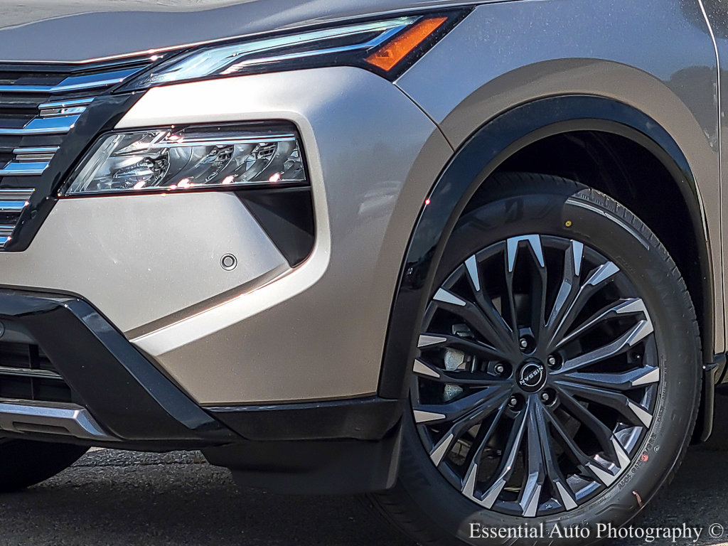 2026 Nissan Rogue Platinum photo 3