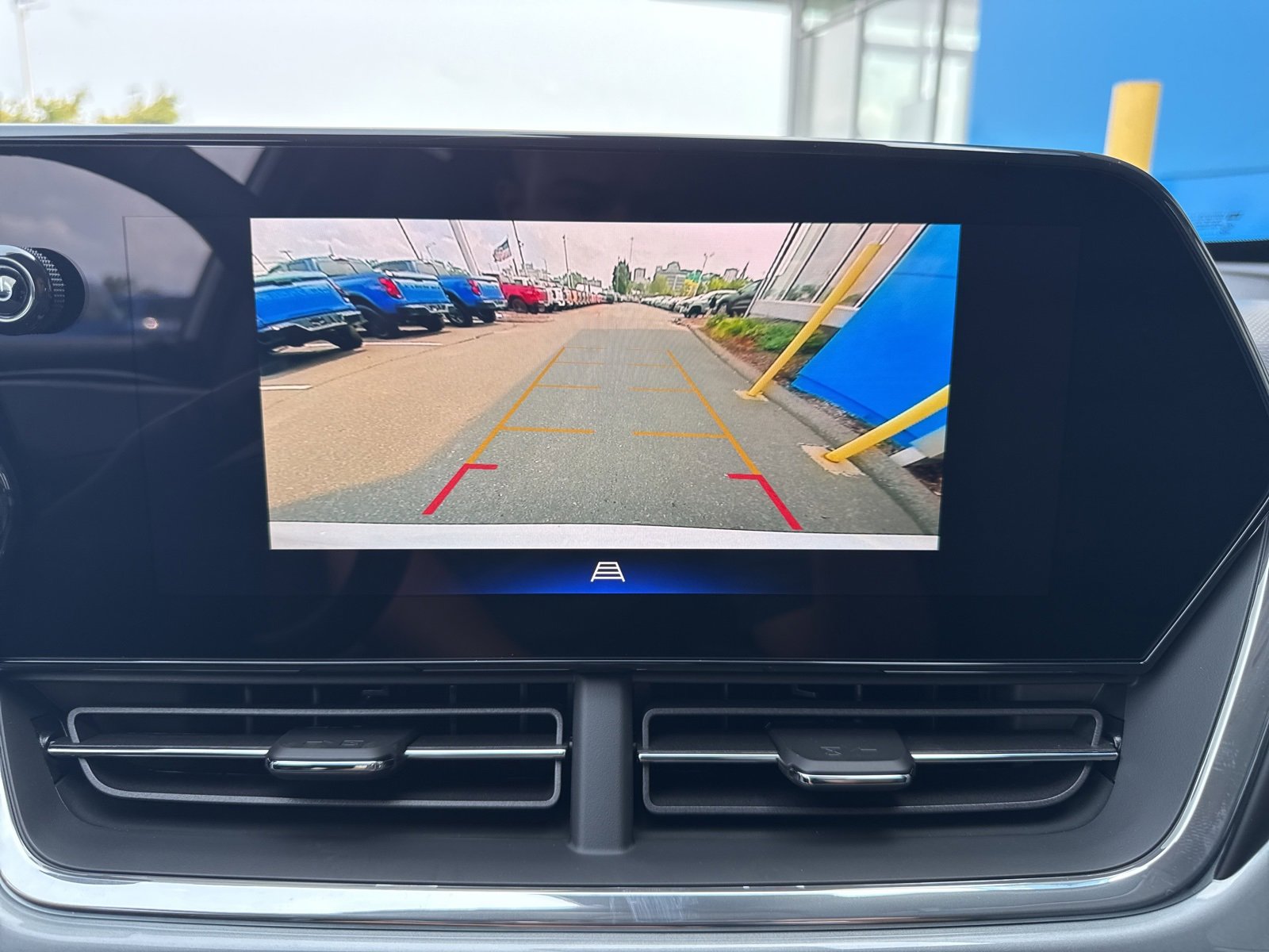 2025 Chevrolet Trax LT photo 17