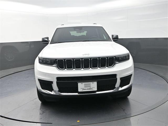 2025 Jeep Grand Cherokee Laredo photo 2