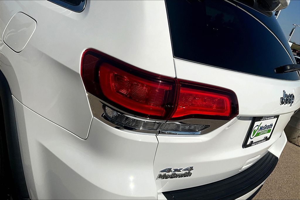 2022 Jeep Grand Cherokee Laredo E photo 21