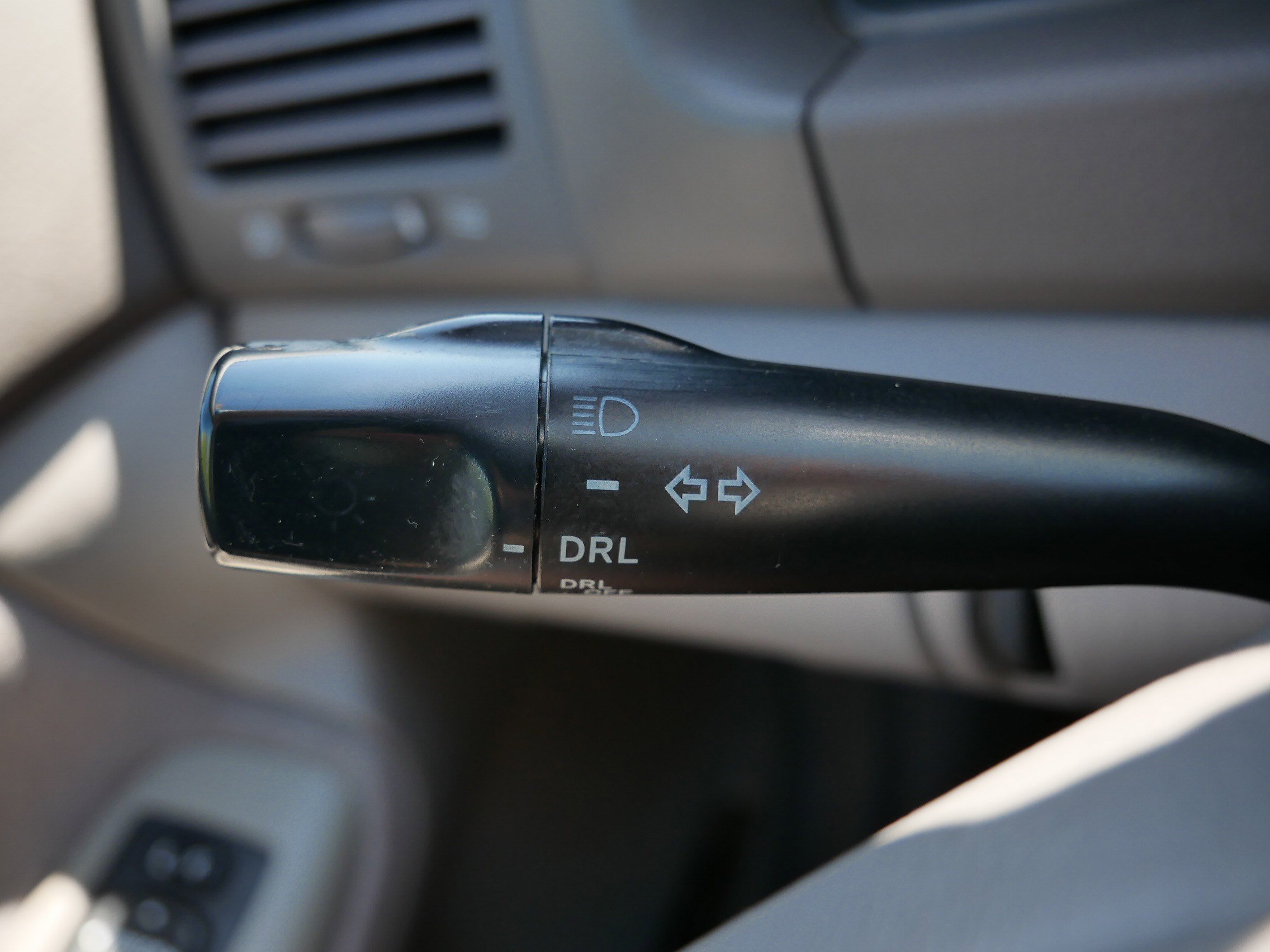 2004 Toyota Camry LE photo 24