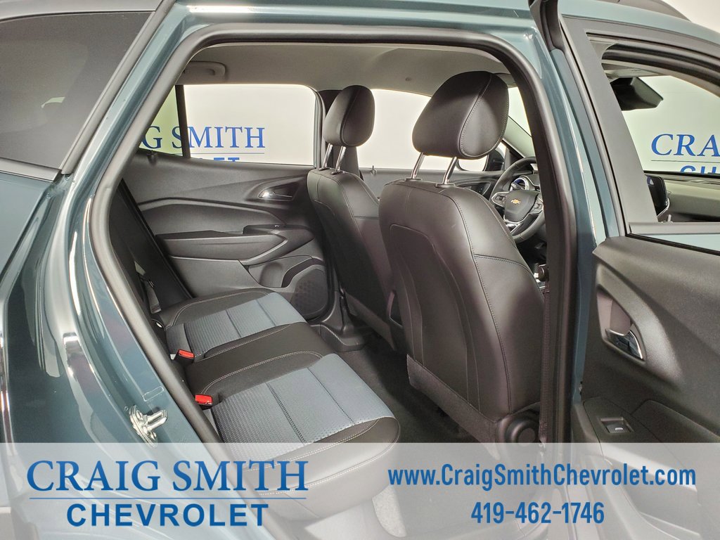2025 Chevrolet Trax LT photo 11