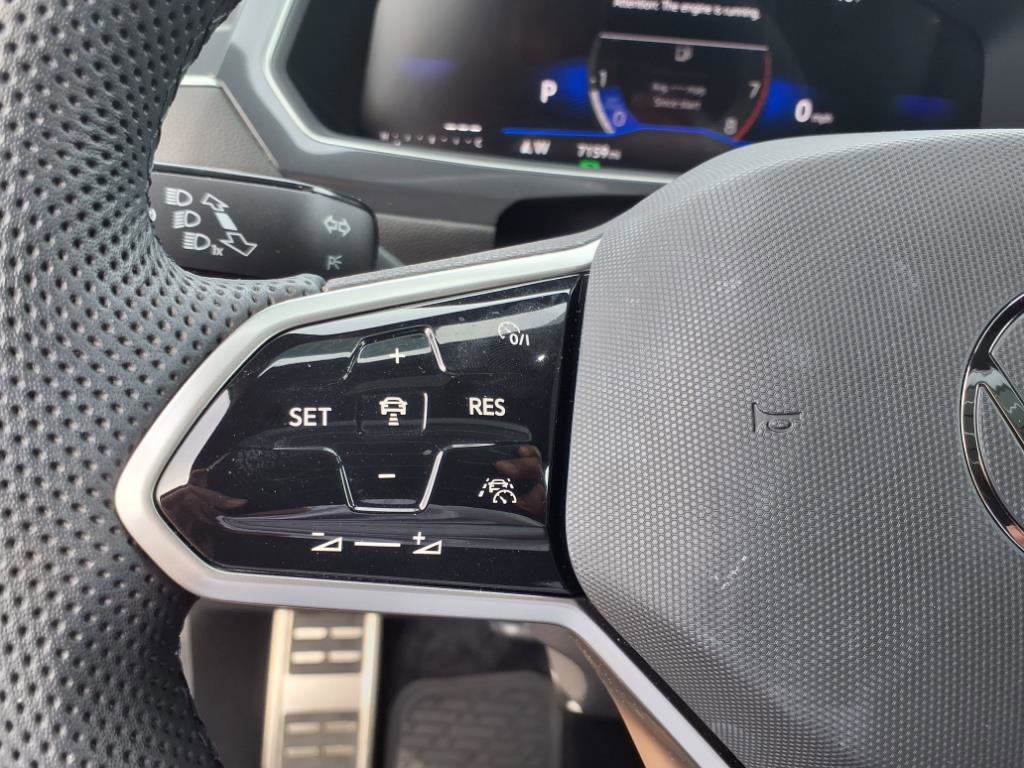 2024 Volkswagen Tiguan SE R-Line Black photo 11