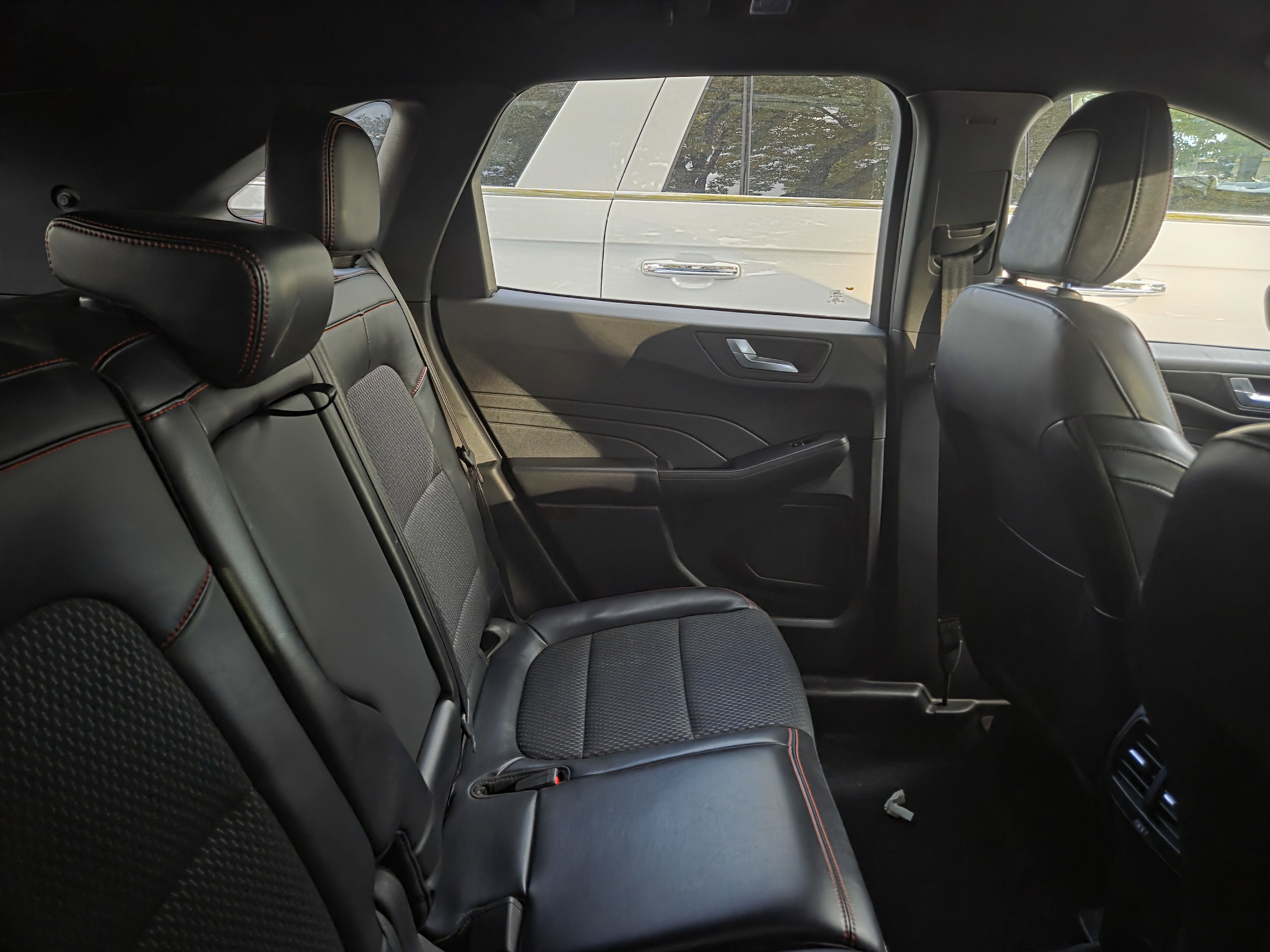 2023 Ford Escape ST-Line photo 2
