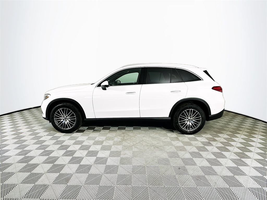 2026 Mercedes Benz GLC 300 4MATIC photo 3