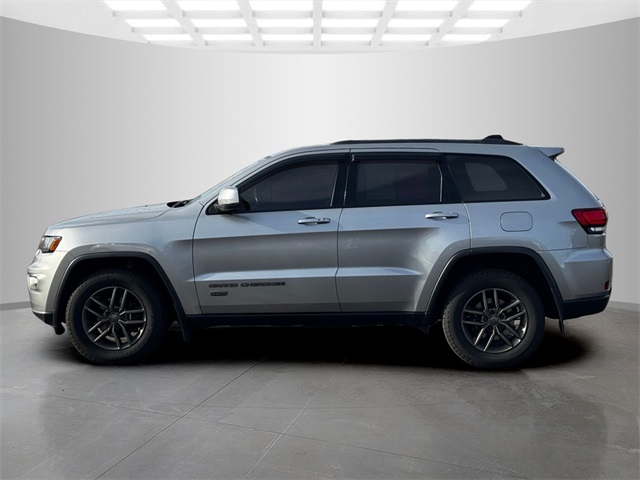 2016 Jeep Grand Cherokee Anniversary Edition photo 3