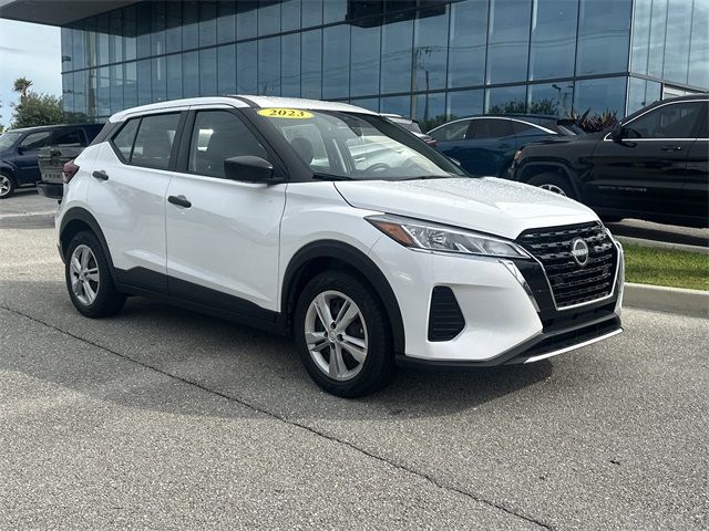 2023 Nissan Kicks S photo 2