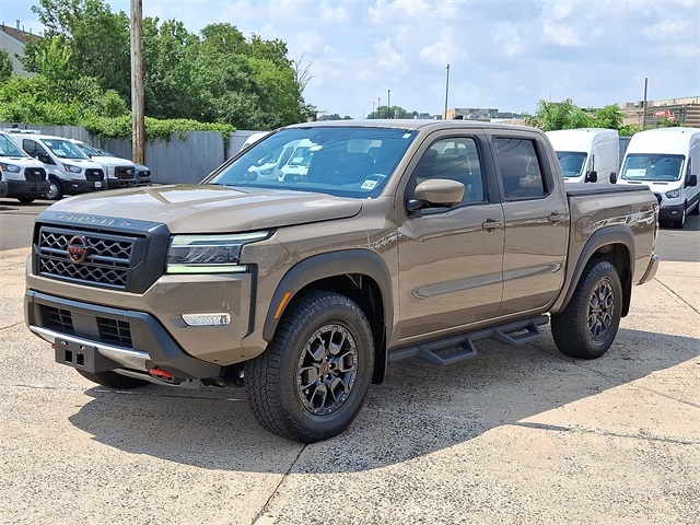 2023 Nissan Frontier PRO-4X photo 2