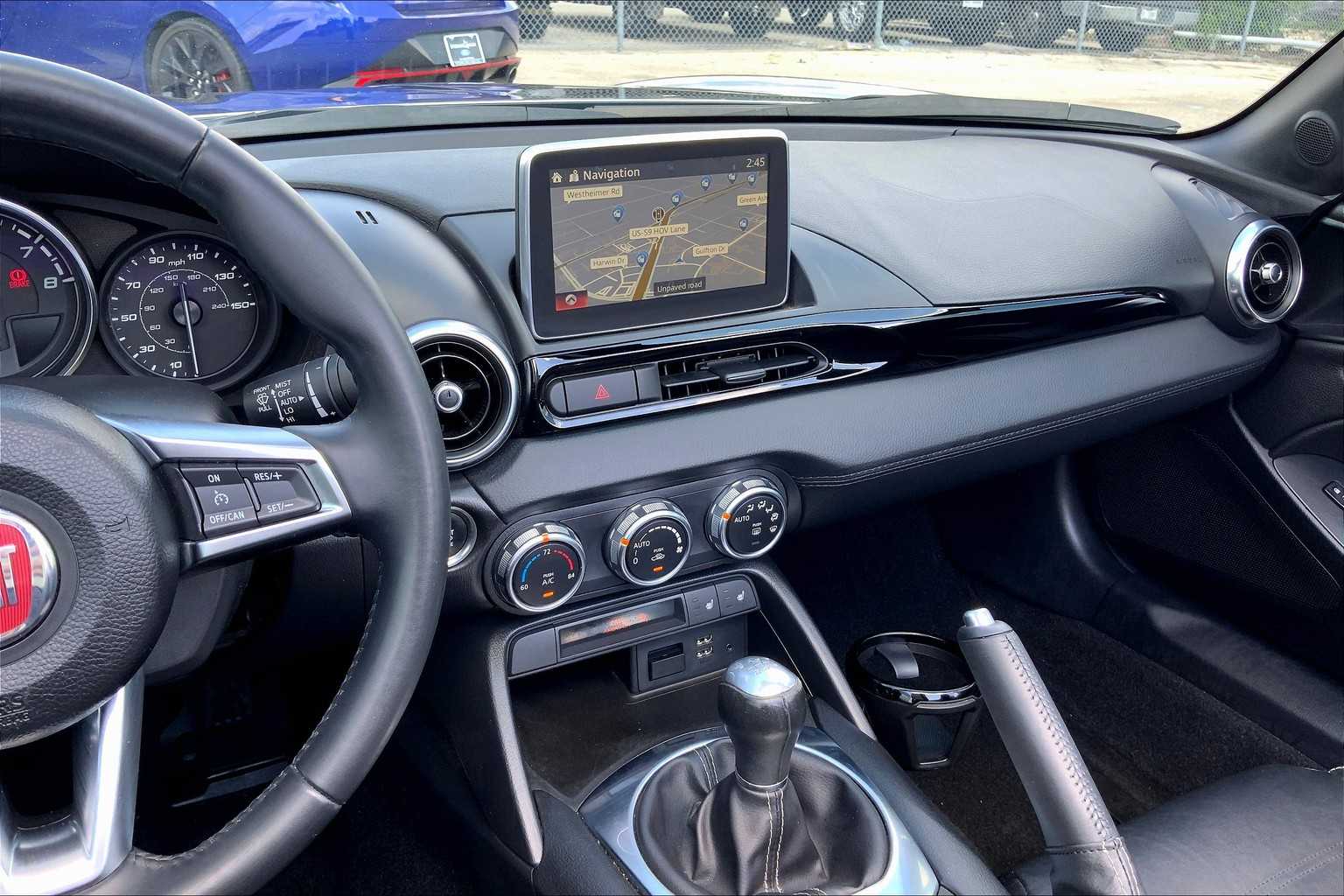 2017 Fiat 124 Spider Lusso photo 4