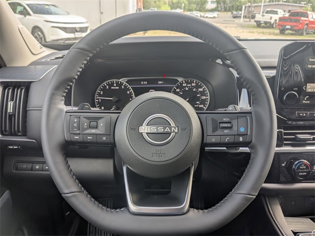 2025 Nissan Pathfinder SL photo 13