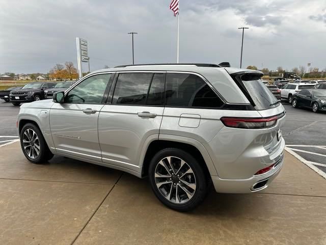 2024 Jeep Grand Cherokee Overland 4xe photo 2