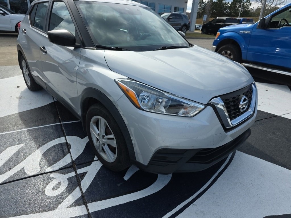 2020 Nissan Kicks S photo 2