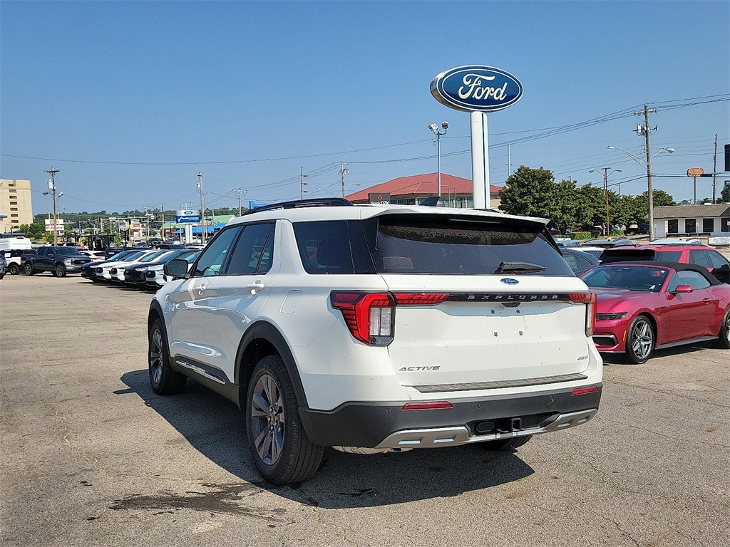 2025 Ford Explorer photo 4