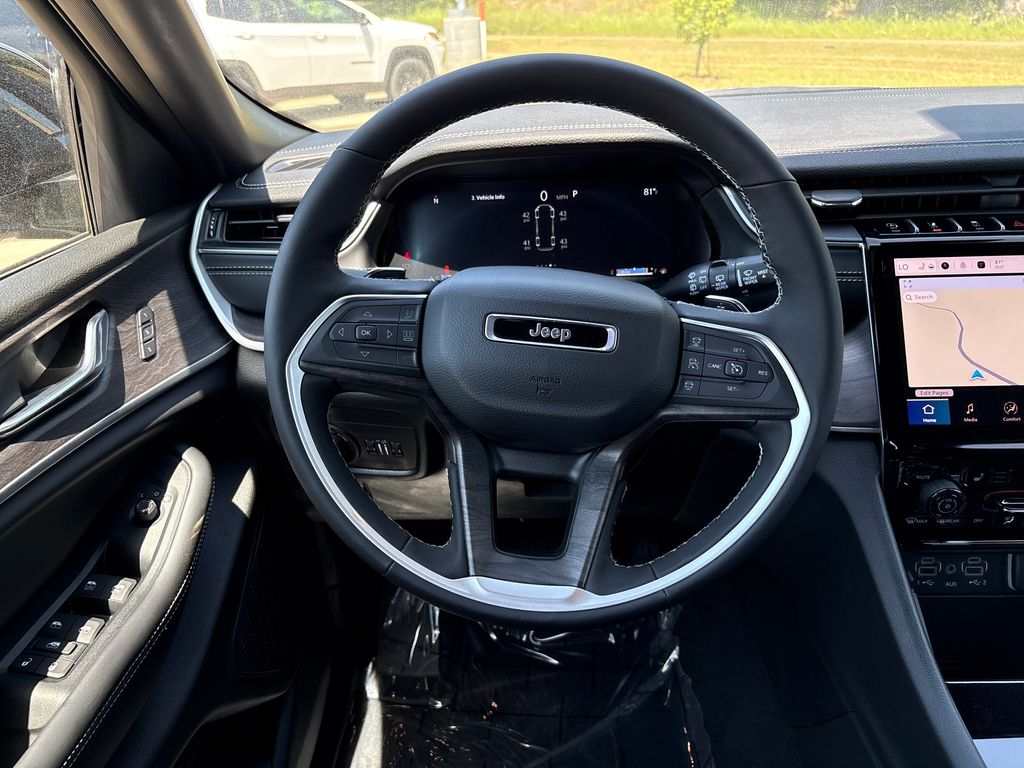 2025 Jeep Grand Cherokee Limited photo 15