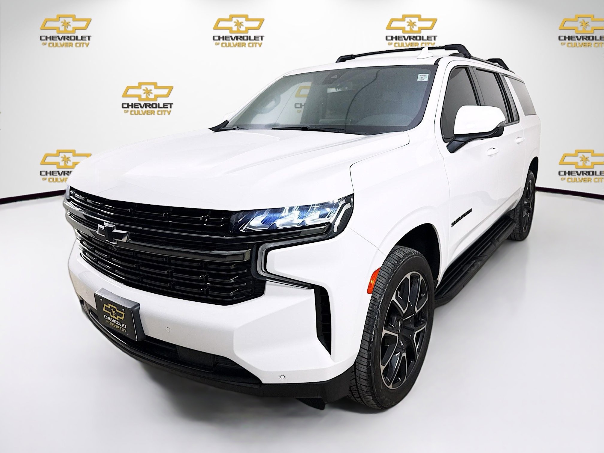 2021 Chevrolet Suburban RST photo 3