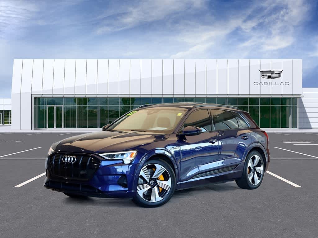 2022 Audi e-tron Premium Plus's photo